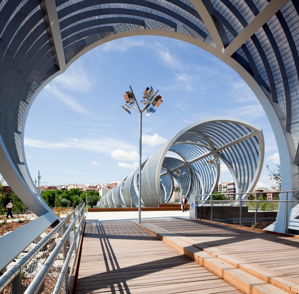 Arganzuela Footbridge Pole