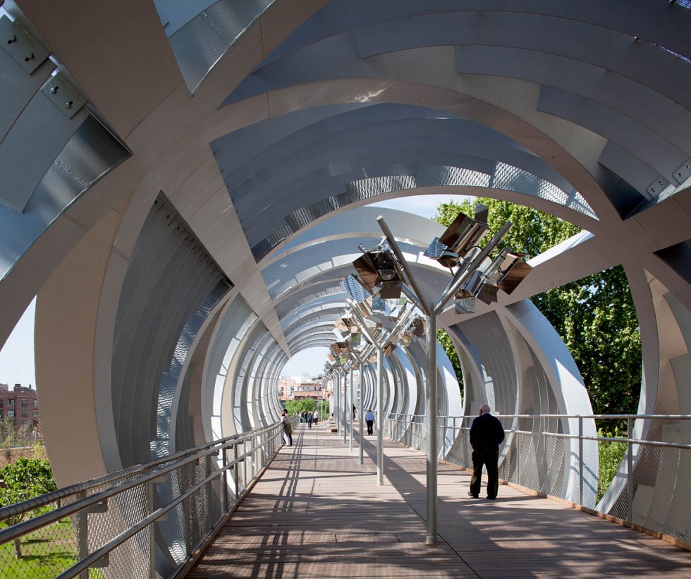 Arganzuela Footbridge Pole
