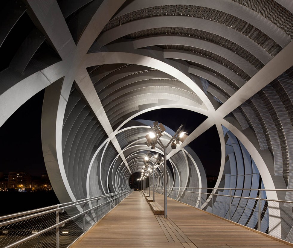 Arganzuela Footbridge Pole